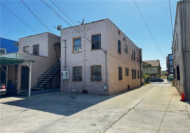 Listing Photo 4 - Condo for sale in building located at 3110 Raymond Ave, Los Angeles, CA 90007