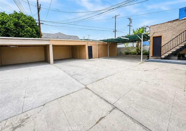 Listing Photo 5 - Condo for sale in building located at 3110 Raymond Ave, Los Angeles, CA 90007