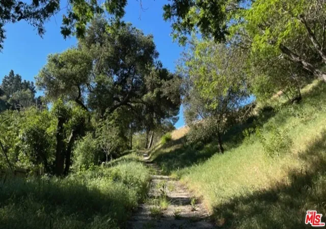 Photo 3 of Land for sale at 8813 Wonderland Ave, Los Angeles, CA 90046 | MLS# 26836595 | Listing updated on 2026-06-12
