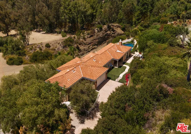 Homes for sale in Calabasas, CA | 24410 Mulholland Hwy, Calabasas, CA 91302 | MLS# 26836751
