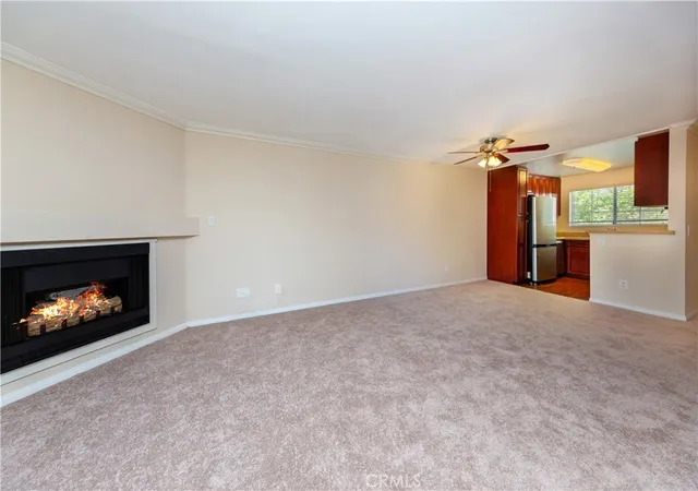 2nd image of 5510 Owensmouth Ave #204, Woodland Hills, CA 91367 | MLS# SR26121679