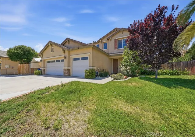 Photo 2 of Single family home for sale at 13825 Hawk Ct, Victorville, CA 92394 | MLS# CV26121754 | Listing updated on 2026-10-02