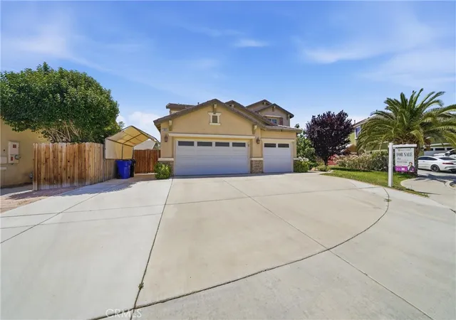 Photo 3 of Single family home for sale at 13825 Hawk Ct, Victorville, CA 92394 | MLS# CV26121754 | Listing updated on 2026-10-02