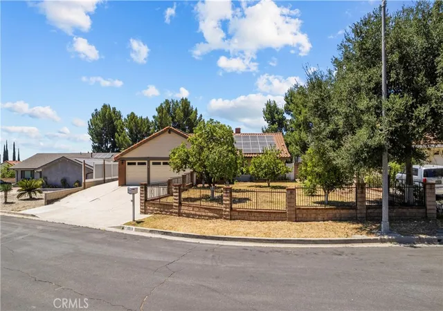 Photo 2 of Sale Pending at 15559 Sorbonne, Sylmar, CA 91342 | MLS# SR26118596 | Listing updated on 2026-10-02