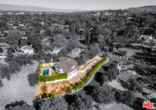 39th image of 19633 Wells Dr, Tarzana, CA 91356 | MLS# 26843083