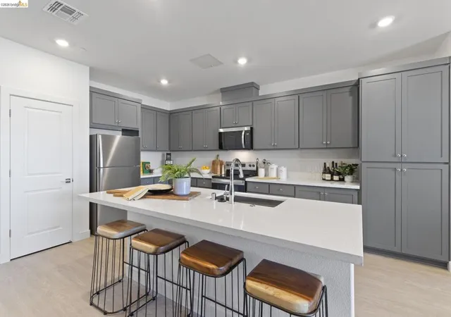 2nd image of 500 Somi Ct #209, Hayward, CA 94544 | MLS# 41137175