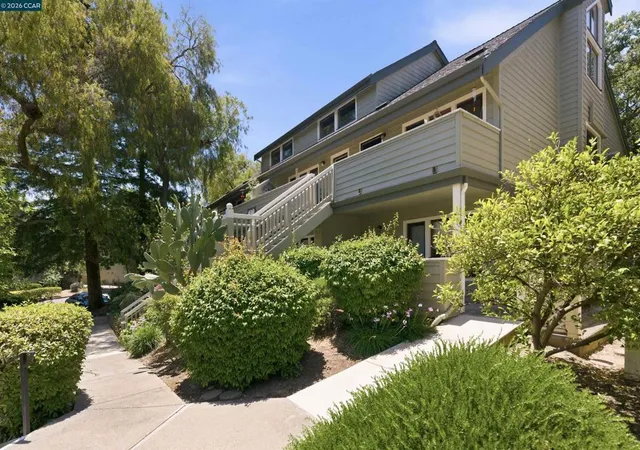 Photo 2 of Sale Pending at 400 Suntree Ln #402, Pleasant Hill, CA 94523 | MLS# 41137185 | Listing updated on 2026-09-07