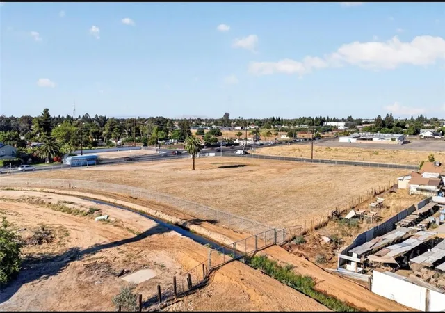 1st image of 3433 W Clinton Ave, Fresno, CA 93722 | MLS# FR26122028