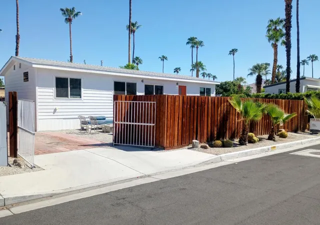 Photo 3 of Sale Pending at 102 Fondulac St, Palm Springs, CA 92264 | MLS# 219148785DA | Listing updated on 2026-10-01