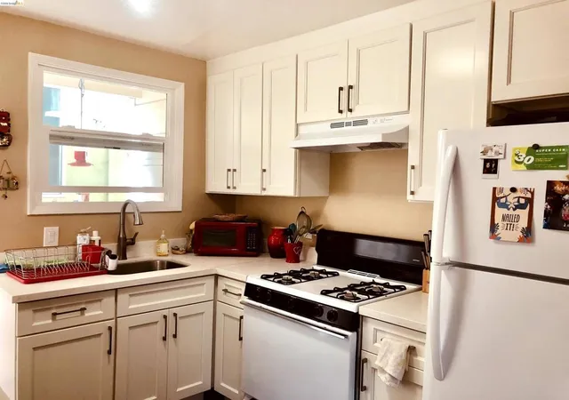 Photo 3 of Multi family home for sale at 986 Kains Ave, Albany, CA 94706 | MLS# 41137214 | Listing updated on 2026-07-07