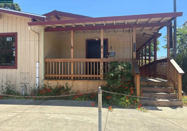 Homes for sale in Martinez, CA | 516 Ward St, Martinez, CA 94553 | MLS# 41137212