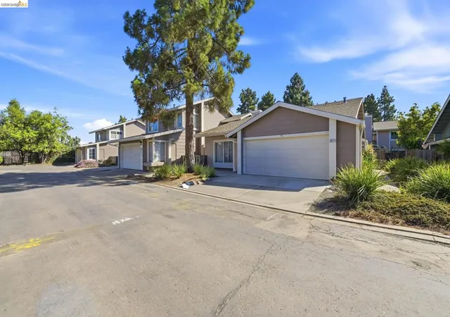 3rd image of 2487 Heathrow Ln, San Leandro, CA 94577 | MLS# 41137220