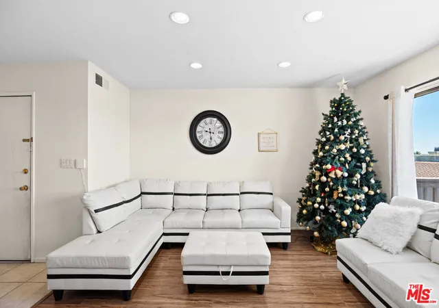 2nd image of 15615 Crestview Ln #82, Granada Hills, CA 91344 | MLS# 26842251