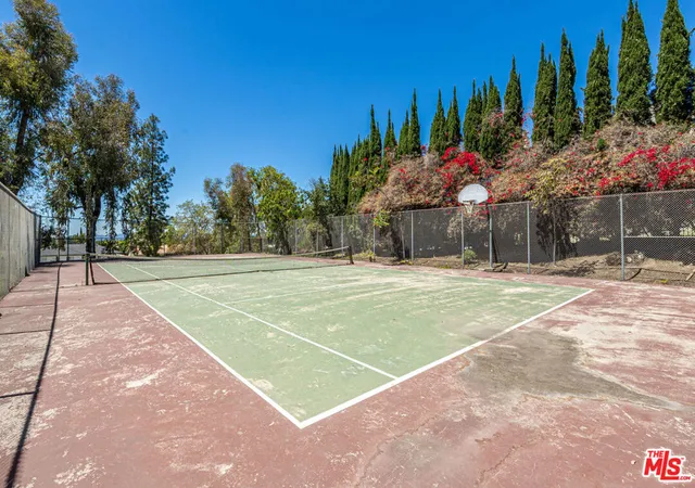 2nd image of 15615 Crestview Lane, Granada Hills, CA 91344 | Houzeo