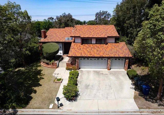 3rd image of 245 Loma Corta Dr, Solana Beach, CA 92075 | MLS# NDP2605402