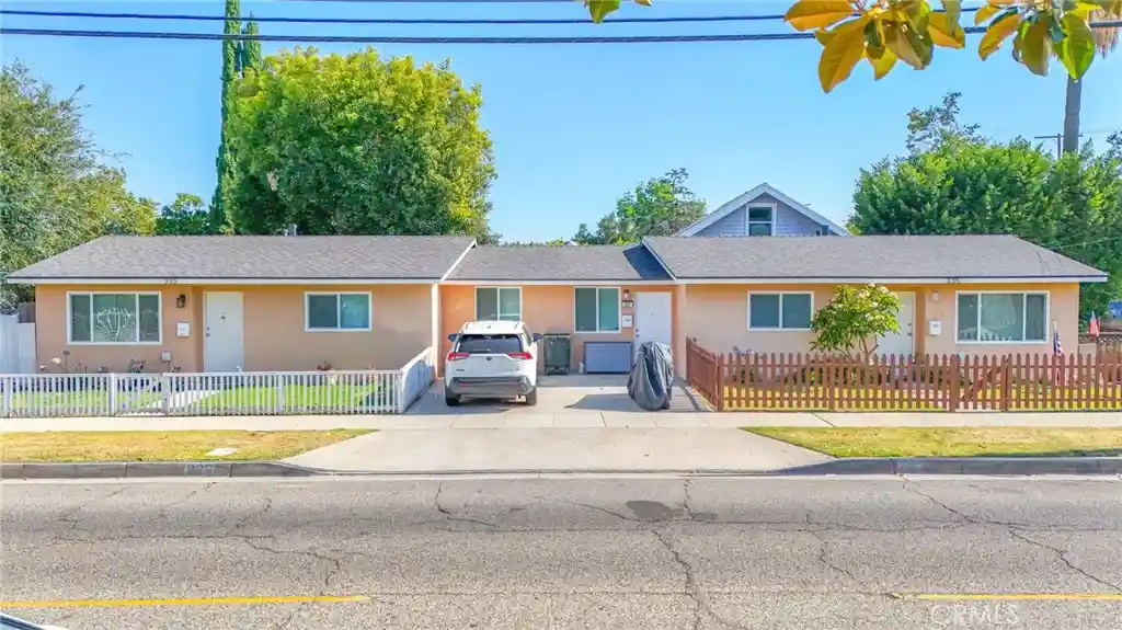Listing Photo 1 - Condo for sale in 333 E 335,337 La Veta located at 333 E 335,337 La Veta, Orange, CA 92866 - Unit 333 E 335,337 La Veta
