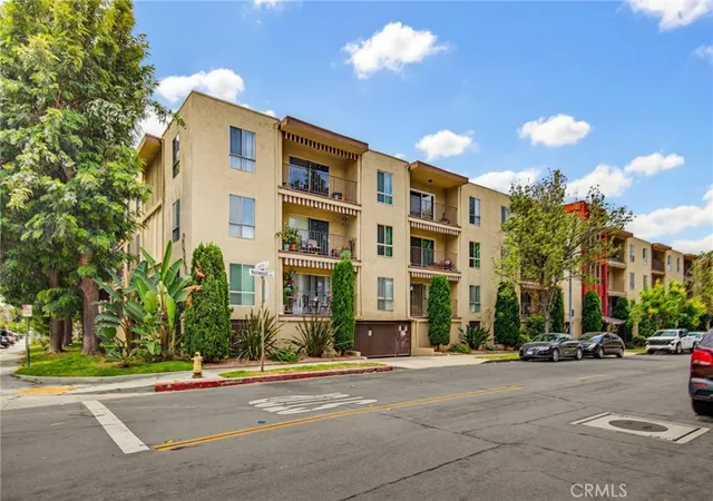 2nd image of 620 N Kenwood, Glendale, CA 91206
