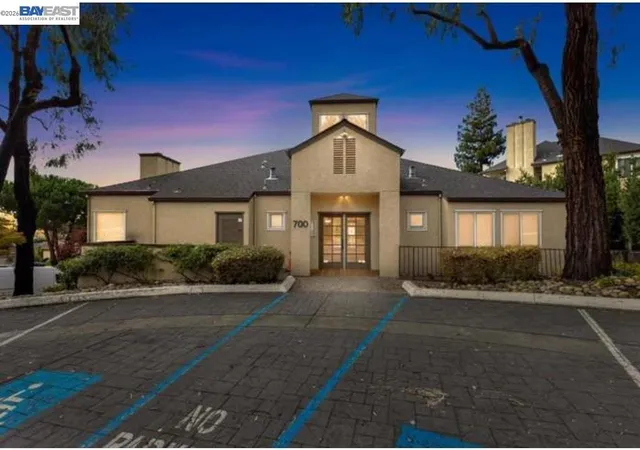 2nd image of 680 Dartmore Ln, Hayward, CA 94544