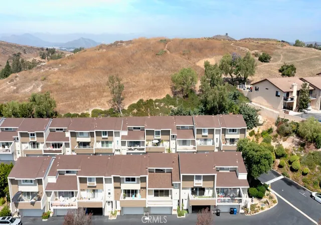 Photo 2 of Townhouse for sale at 753 Warwick Ave, Thousand Oaks, CA 91360 | MLS# SR26122346 | Listing updated on 2026-09-04