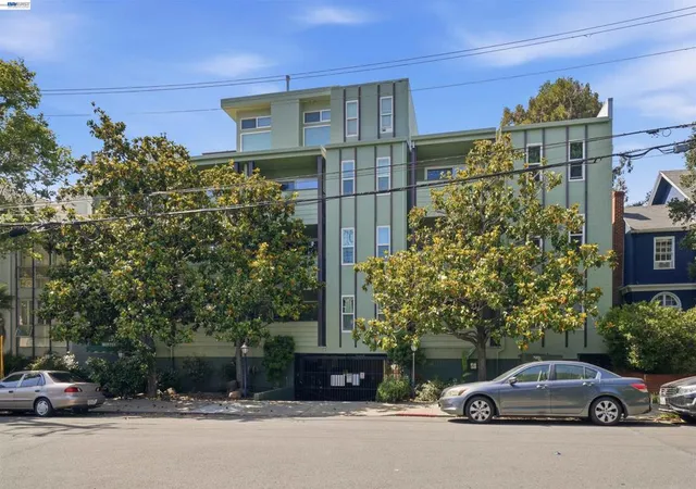 Homes for sale in Oakland, CA | 199 Montecito Ave, Oakland, CA 94610 | Houzeo