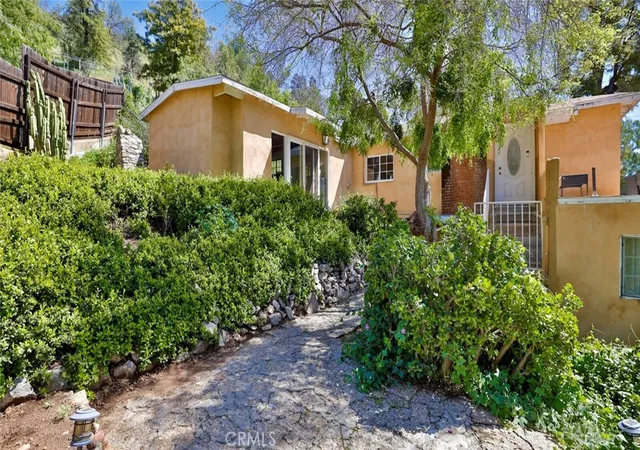 2nd image of 10058 Sunland Blvd, Sunland, CA 91040 | MLS# SR26121357