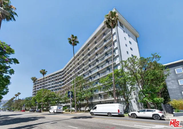 2nd image of 100 S Doheny Dr, Los Angeles, CA 90048