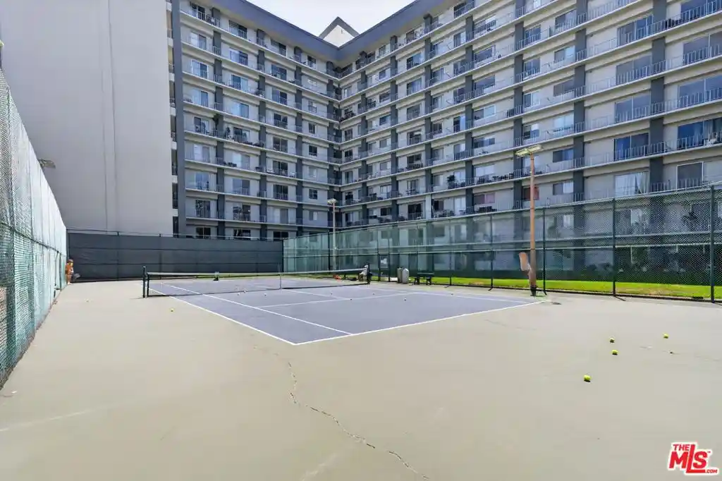 Listing Photo 51 - Condo for sale in 100 S Doheny Dr located at 100 S Doheny Dr, Los Angeles, CA 90048 - Unit #719