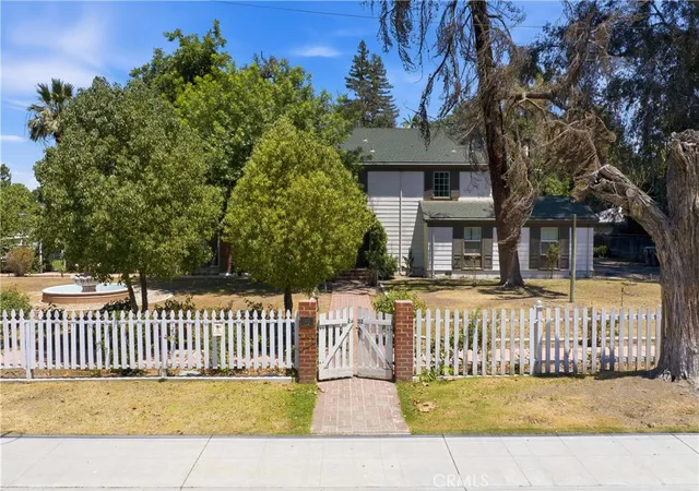 4th image of 2132 Chester, Bakersfield, CA 93304 | MLS# CV26121395