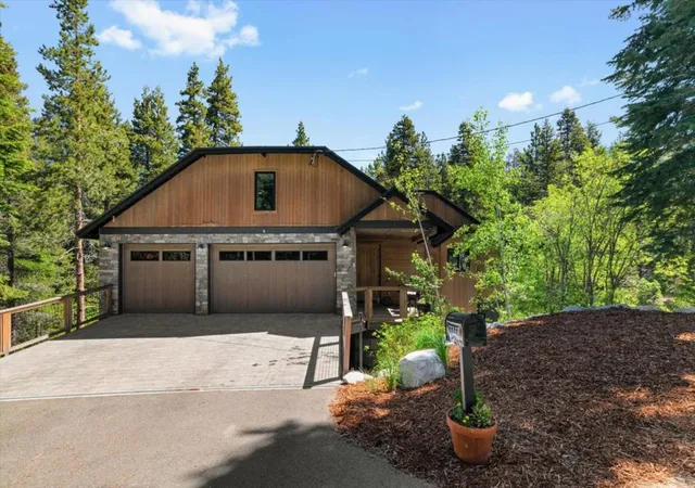 Photo 4 of Single family home for sale at 2366 Highlands Dr, South Lake Tahoe, CA 96150 | MLS# ML82049873 | Listing updated on 2026-09-13