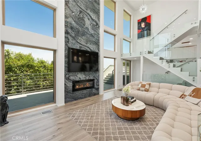 Photo 3 of Single family home for sale at 3539 Alana Dr, Sherman Oaks, CA 91403 | MLS# SR26122410 | Listing updated on 2026-09-14