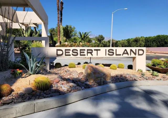 2nd image of 910 Island Dr, Rancho Mirage, CA 92270
