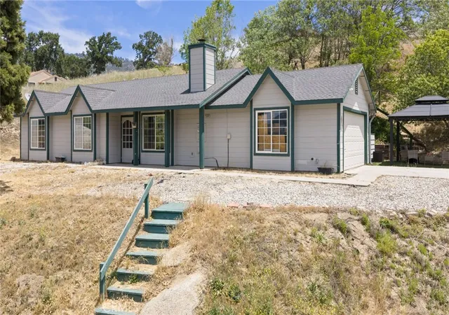 Homes for sale in Tehachapi, CA | 23500 Lakeview, Tehachapi, CA 93561 | MLS# SR26122480