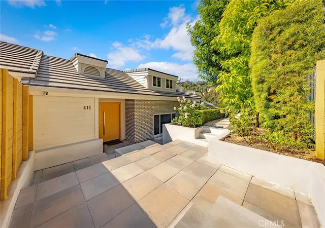 Photo 2 of Single family home for sale at 411 Woodcliffe, Pasadena, CA 91105 | MLS# TR26120793 | Listing updated on 2026-09-27
