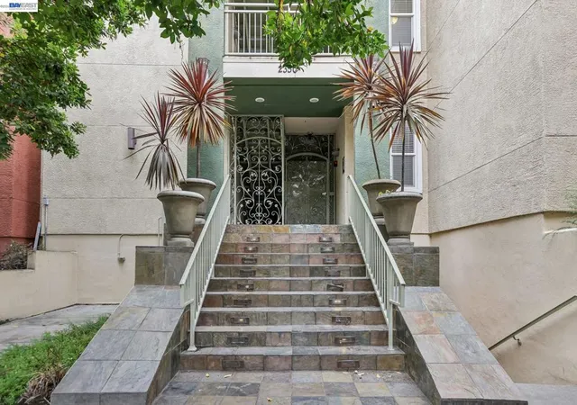 3rd image of 2330 University Ave, East Palo Alto, CA 94303