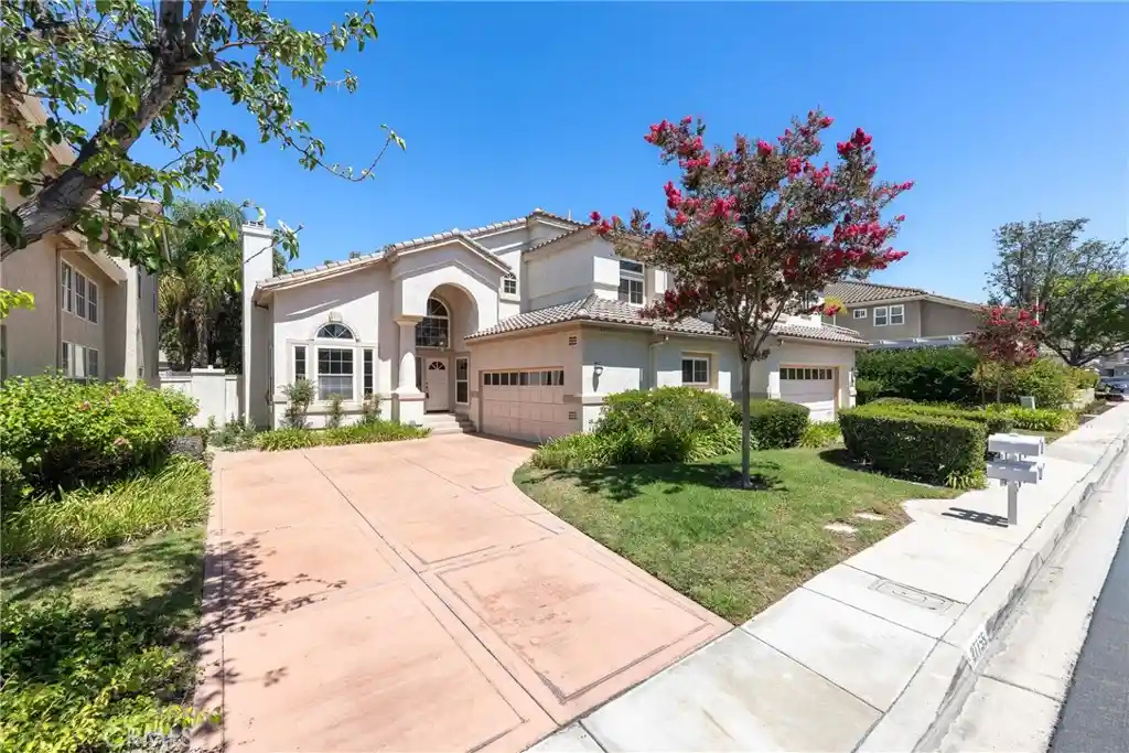 Listing Photo 1 - Condo for sale in 27755 Tamara located at 27755 Tamara, Yorba Linda, CA 92887 - Unit 27755 Tamara