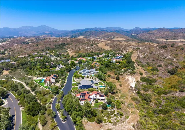 Homes for sale in Coto De Caza, CA | 2 Havenhurst Dr, Coto De Caza, CA 92679 | MLS# OC26121768