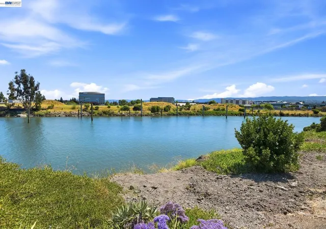 Homes for sale in Redwood City, CA | 640 Turnbuckle Dr, Redwood City, CA 94063 | Houzeo
