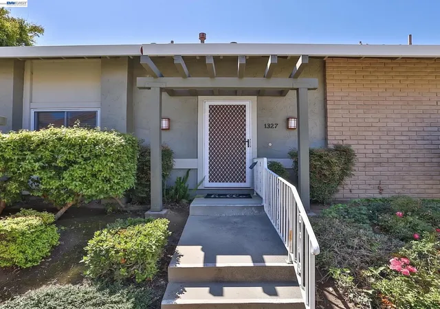 2nd image of 1327 Star Bush Ln, San Jose, CA 95118 | MLS# 41137301