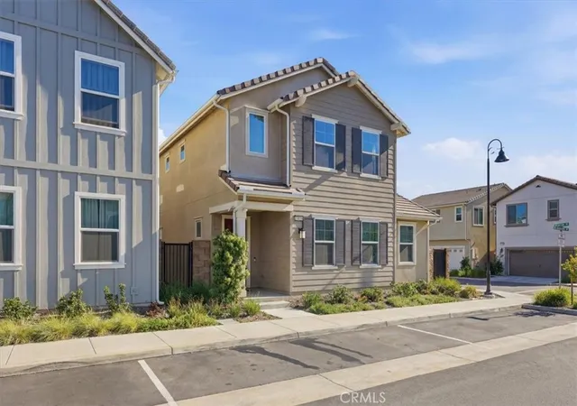 3rd image of 13858 Sedum Ln, Fontana, CA 92336 | MLS# IG26105726