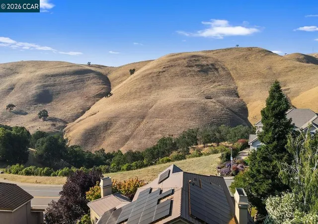 5th image of 1020 Pebble Beach Dr, Clayton, CA 94517 | MLS# 41137334