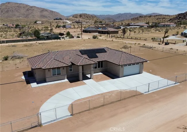 3rd image of 24980 Flint Rd, Apple Valley, CA 92307 | MLS# HD26121752