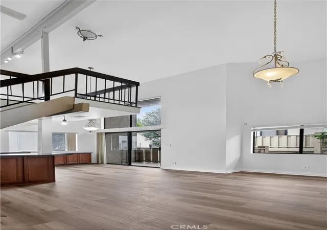 5th image of 18433 Hatteras #507, Tarzana, CA 91356 | MLS# SR26122742
