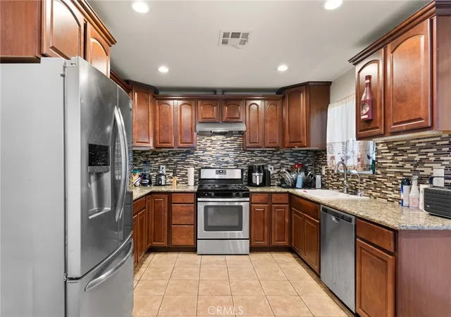 Homes for sale in Hesperia, CA | 16011 Smoke Tree, Hesperia, CA 92345 | MLS# HD26122843