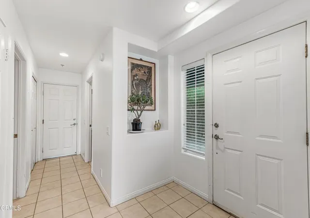 Photo 3 of Sale Pending at 833 Dunes St, Oxnard, CA 93035 | MLS# V1-36832 | Listing updated on 2026-09-21
