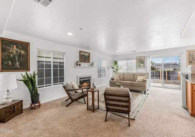 Photo 3 of Sale Pending at 833 Dunes St, Oxnard, CA 93035 | MLS# V1-36832 | Listing updated on 2026-09-21