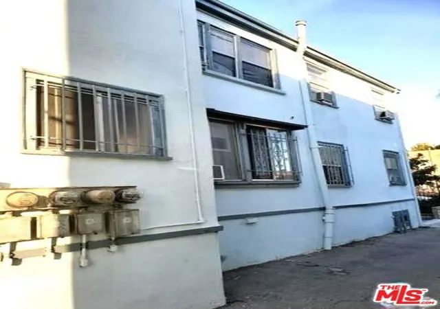 Listing Photo 5 - Condo for sale in building located at 901 S Catalina St, Los Angeles, CA 90006