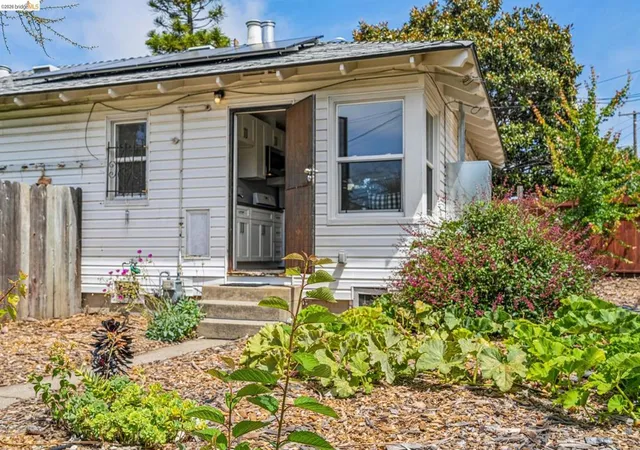 Homes for sale in Richmond, CA | 18 W Bissell Ave #204, Richmond, CA 94801 | MLS# 41137399