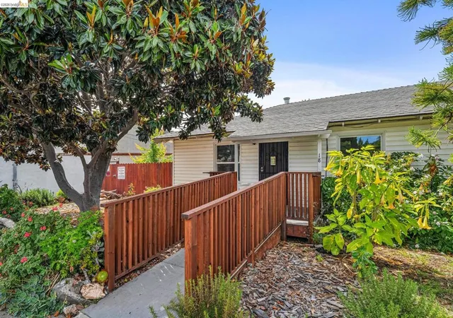 3rd image of 18 W Bissell Ave, Richmond, CA 94801