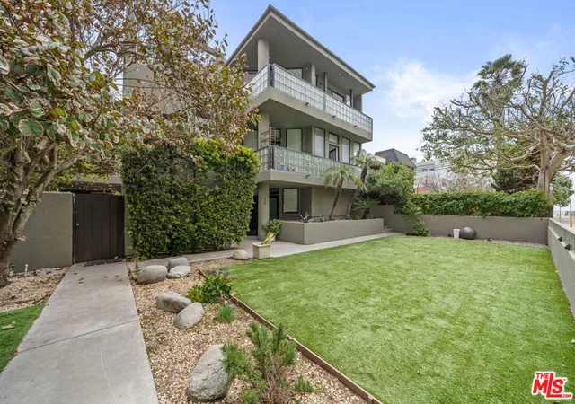 1st image of 22 28th Pl, Venice, CA 90291 | MLS# 26843935