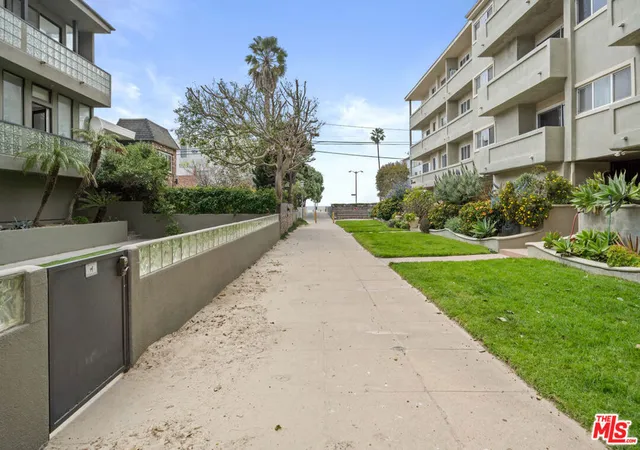 39th image of 22 28th Pl, Venice, CA 90291 | MLS# 26843935